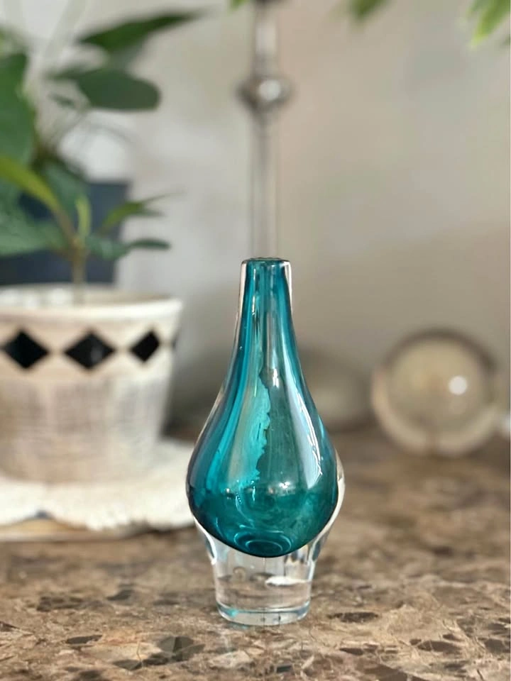 Kosta Boda Signed "SH" Mona Morales-Schildt Art Glass Vase - Swe