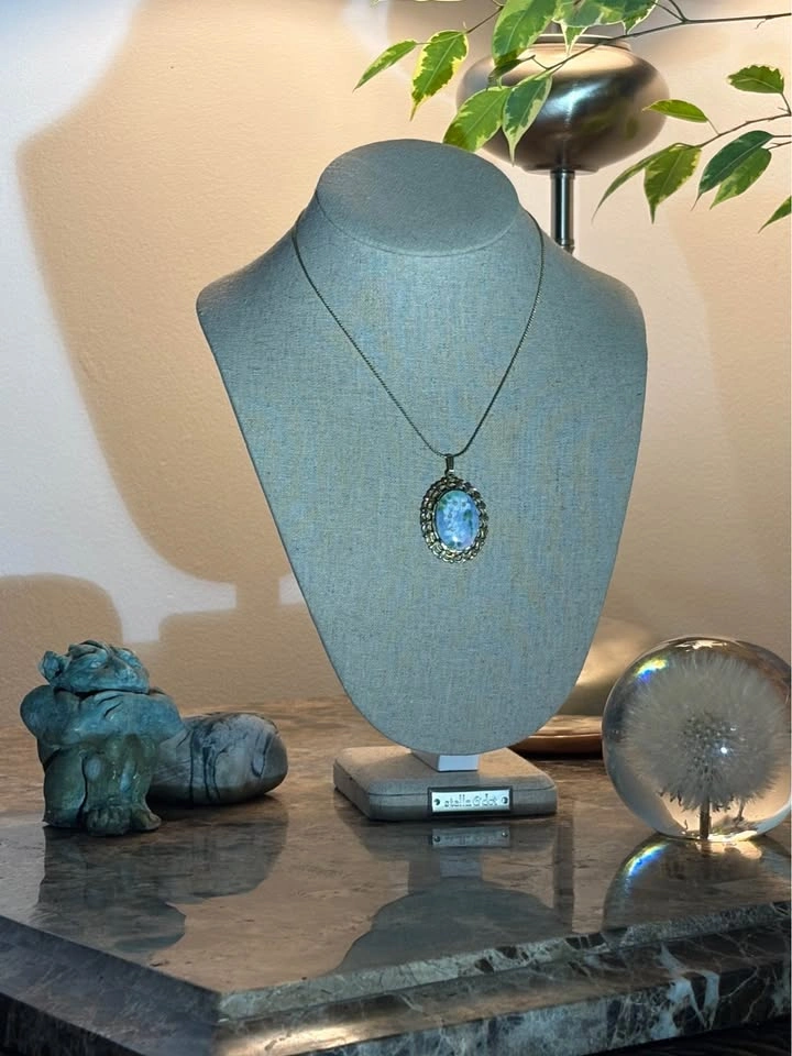 🌸 Vintage-Inspired Floral Cameo Style Pendant Necklace 🌸 - photo 2