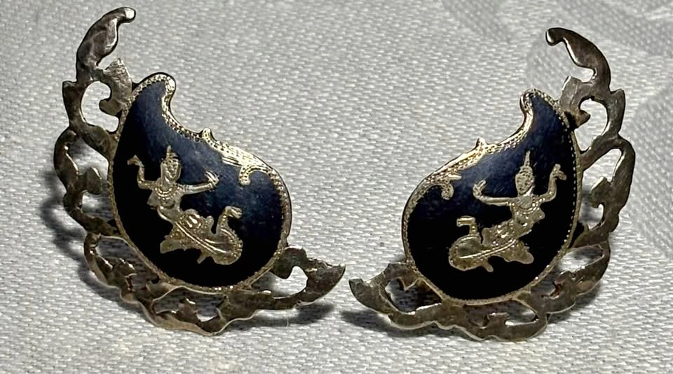 Vintage Siam Sterling Silver Niello Screw Back Earrings