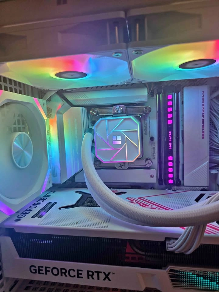 Super clean and stealth 4070 gaming pc