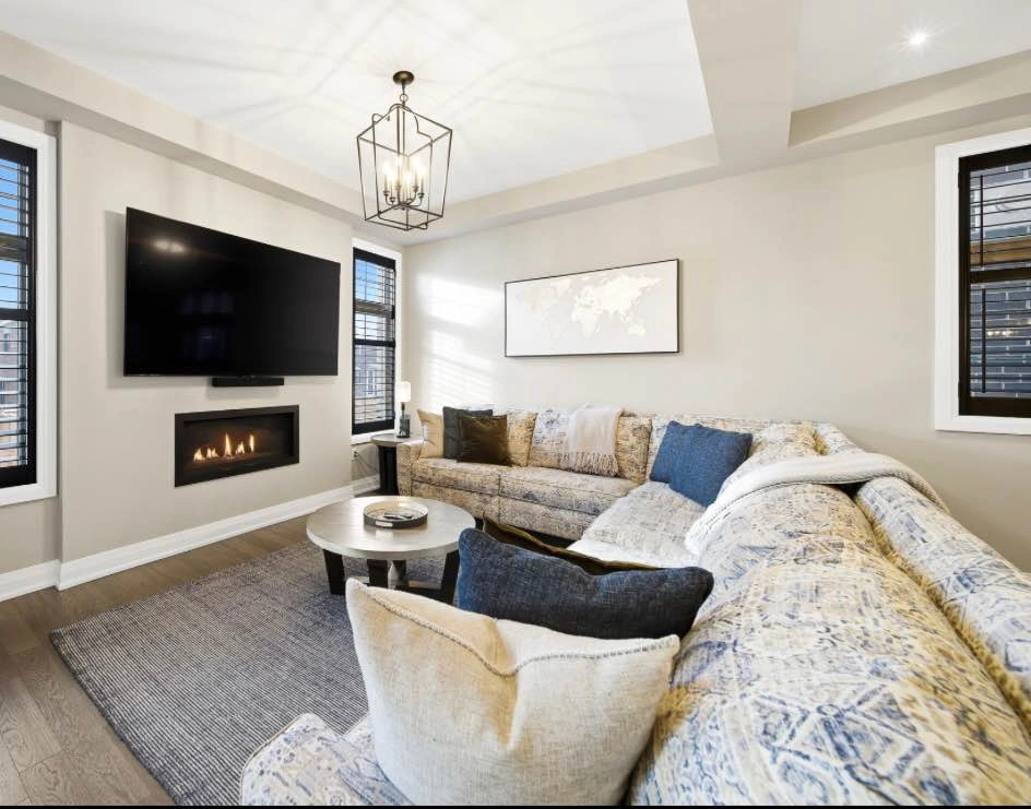 LazyBoy Edie Sectional with 2 Electronic Recliners - photo 5
