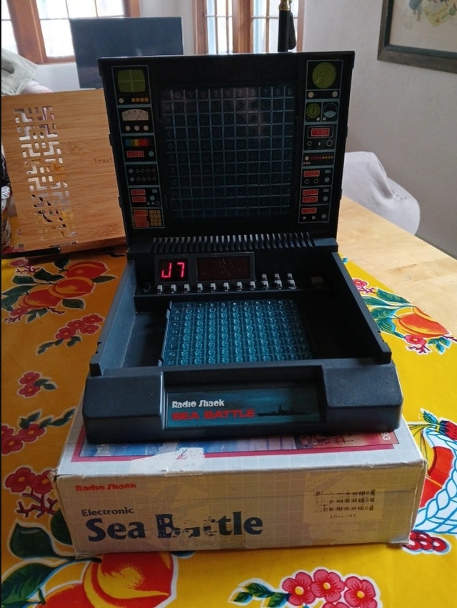 Stratego 50th Anniversary Edition & Vintage Radio Shack Sea Batt - photo 3