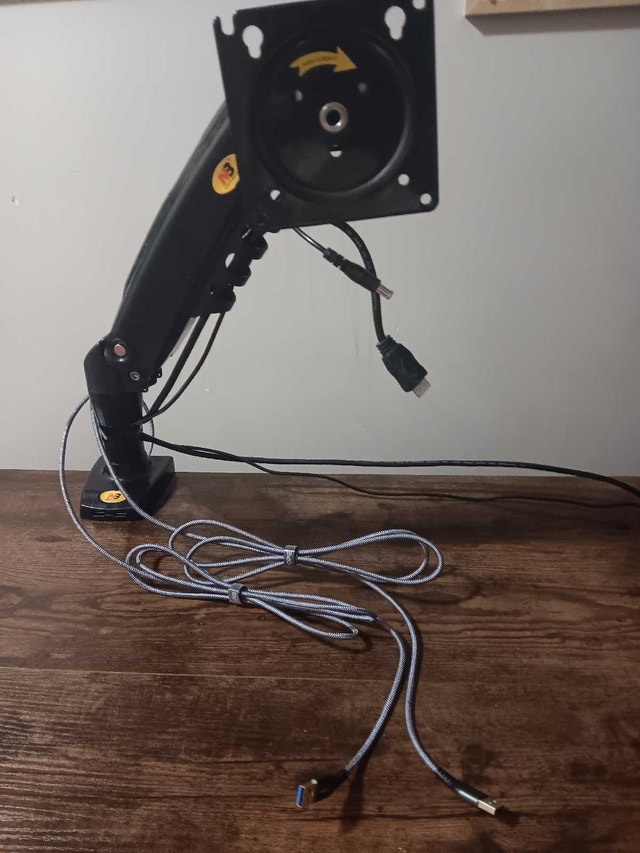 North Bayou Monitor Arm w/ 2x 3ft USB Extensions