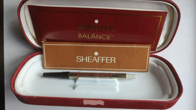 Sheaffer Balance II black & gold rollerball image indicator(2)