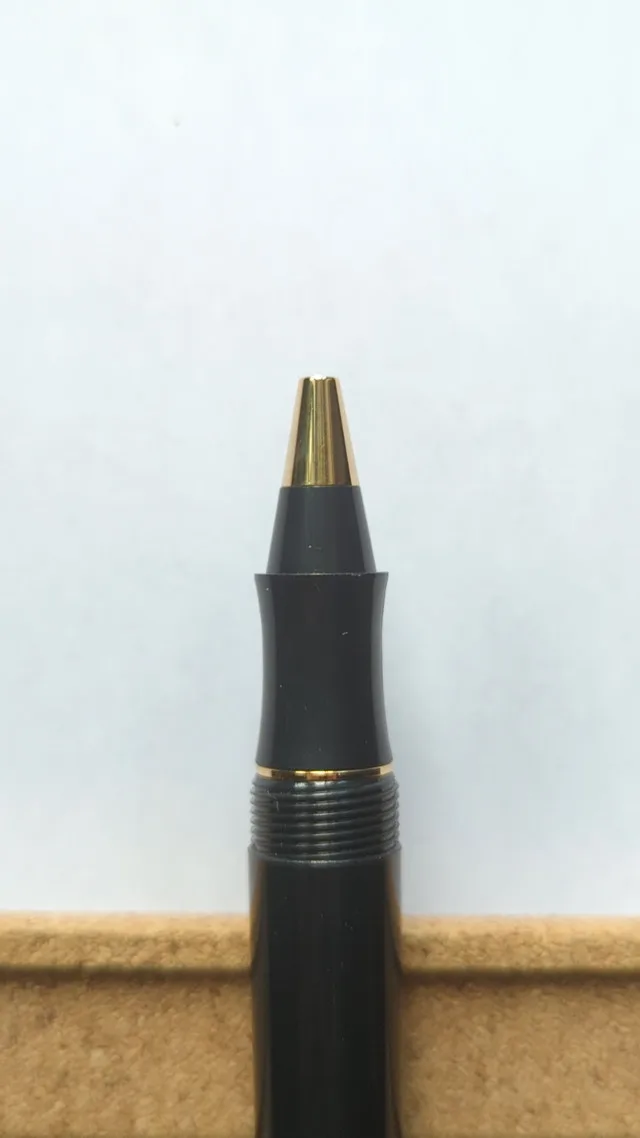 Sheaffer Balance II black & gold rollerball image indicator(4)