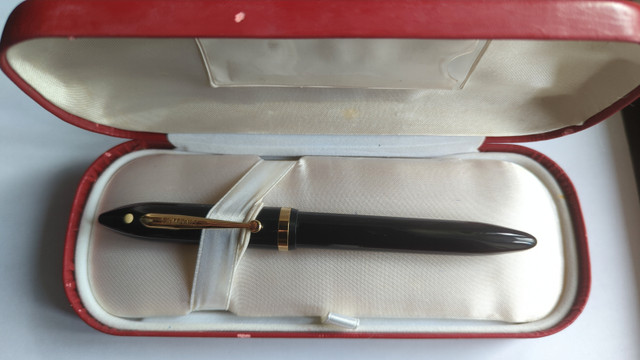 Sheaffer Balance II black & gold fountain pen 14k