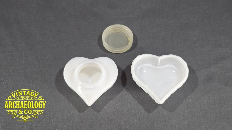 MILK GLASS HEART-SHAPED CREAM SACHET JAR 'HEART SCENT' BY AVON - photo 3
