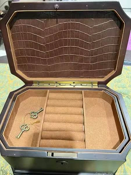 Bombay & Co. Wooden Jewelry Box w/ Lock - photo 3