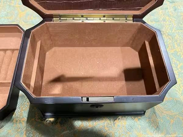 Bombay & Co. Wooden Jewelry Box w/ Lock - photo 4