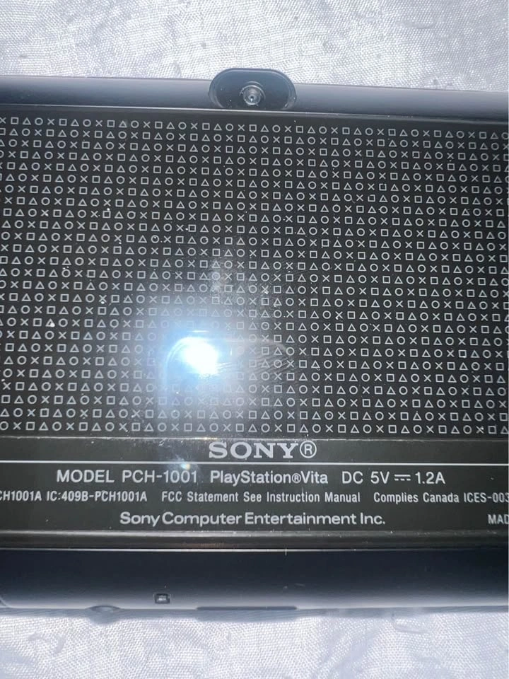 PSVita Model 1001 Sold ,PS2 Autographs & Hockey Puck - photo 3