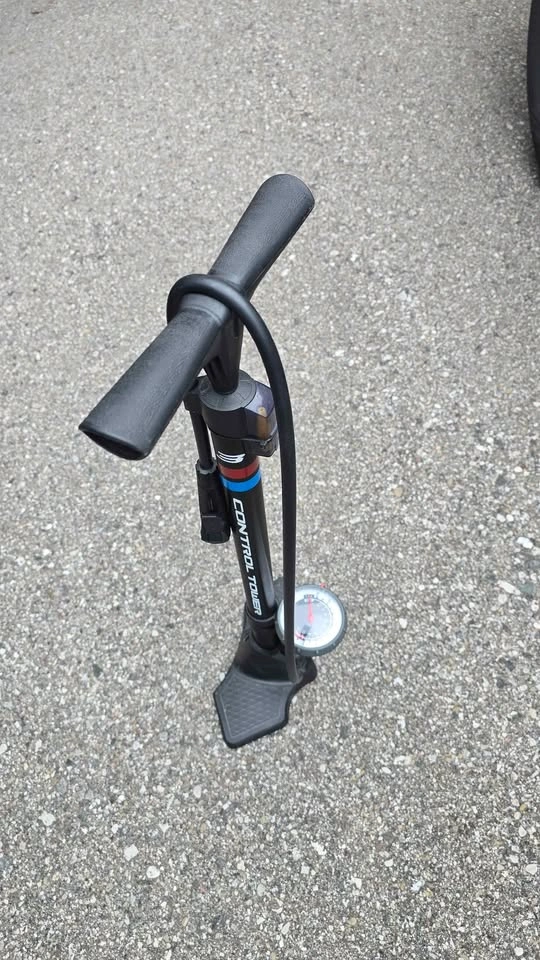 Giant Control Tower 3 Bike Pump - photo 3