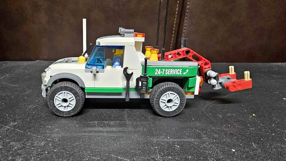 Lego city tow truck woth car retired