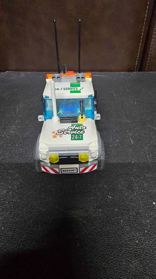 Lego city tow truck woth car retired - photo 2