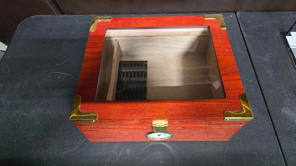 Brand New Cigar Humidor - photo 2