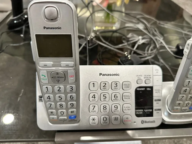 Panasonic Cordless Phone Set KX-TGE270C with 5 Handsets thumbnail