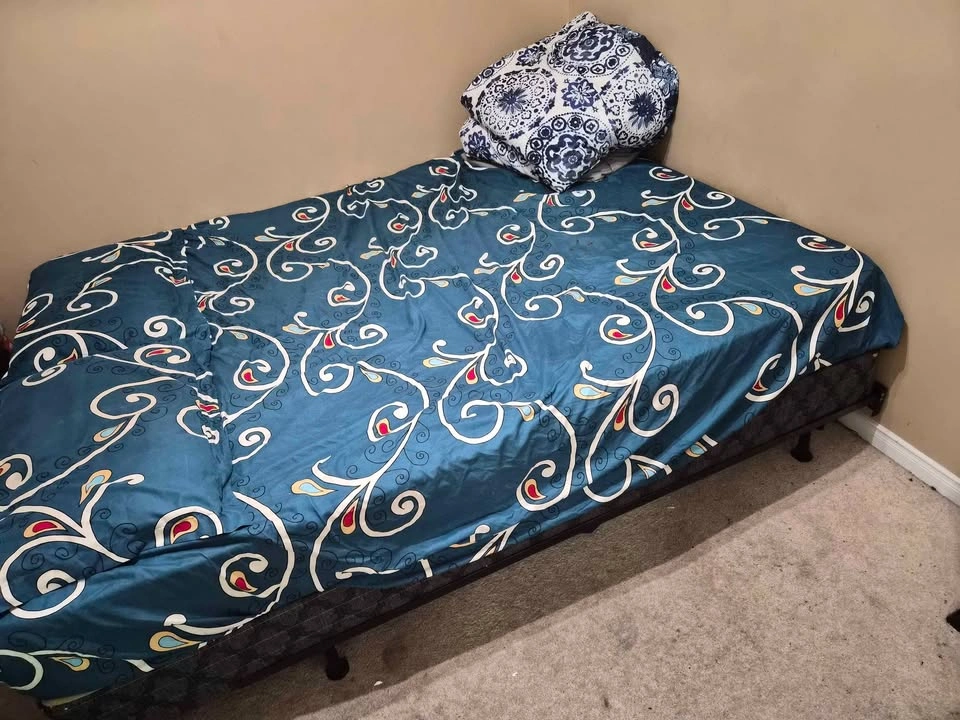 Queen Bed w/ Mattress, Box Spring, Frame - photo 2