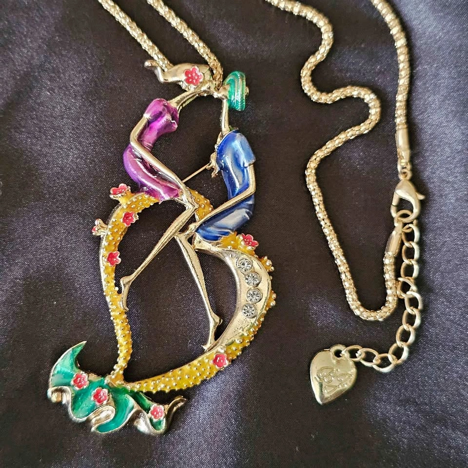 Betsey Johnson Necklace Brooch Lovers Kiss Heart Convertible Jew