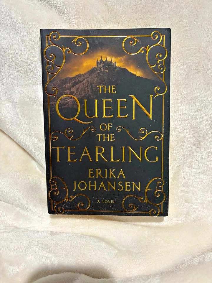 The Queen of the Tearling book