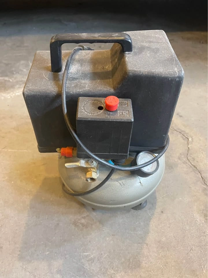 American Tool Exchange Small Air Compressor - photo 2
