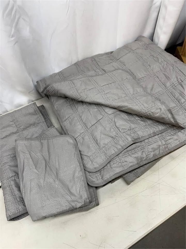 King 3-Piece Quilt Set - photo 3