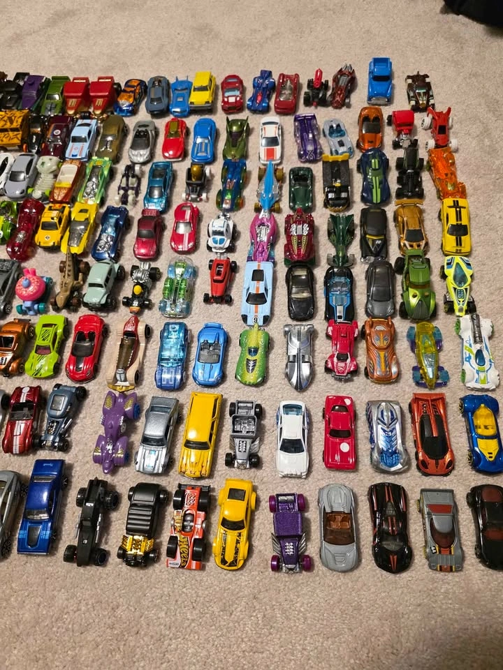 160 Hot Wheels for Sale - photo 2