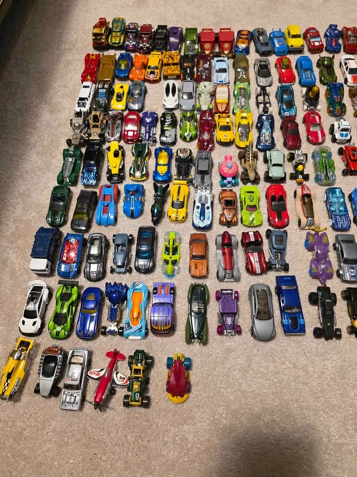 160 Hot Wheels for Sale - photo 3
