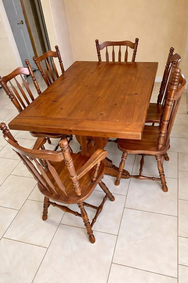 Solid Wood Dining Table Set – 6 Chairs – Excellent Condition