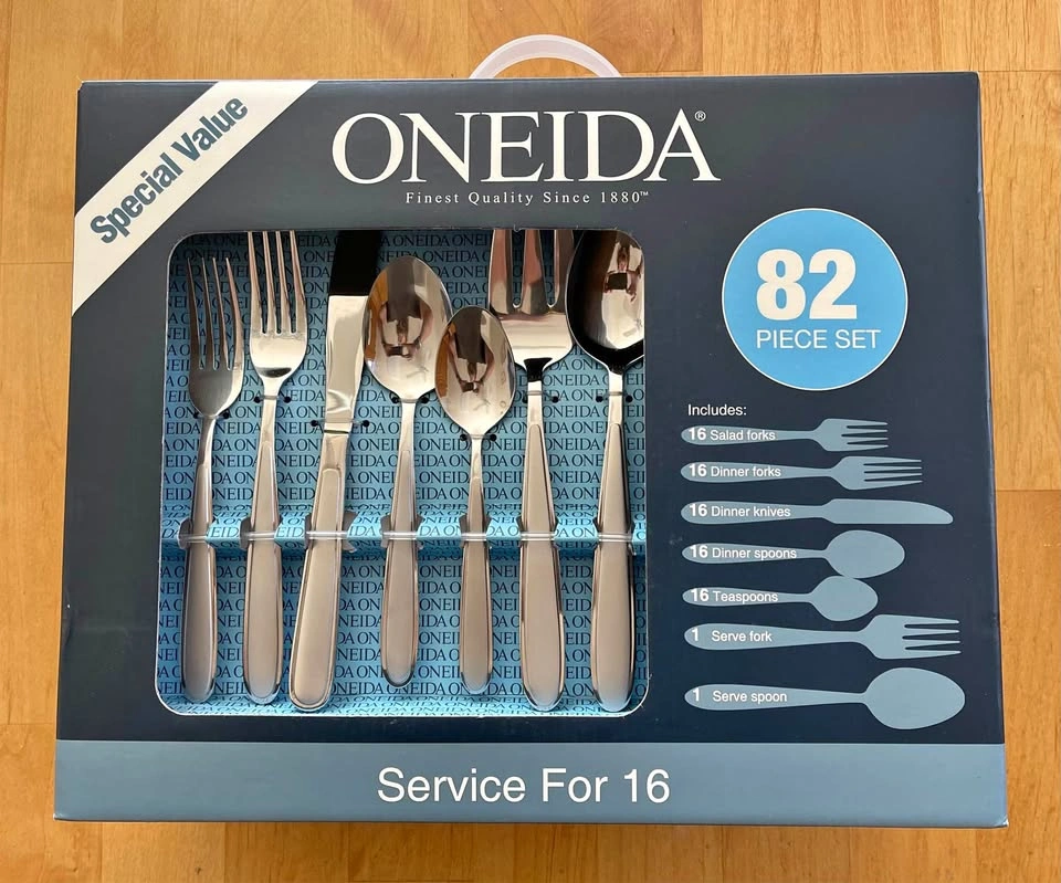 Oneida 82 Piece Cutlery Set