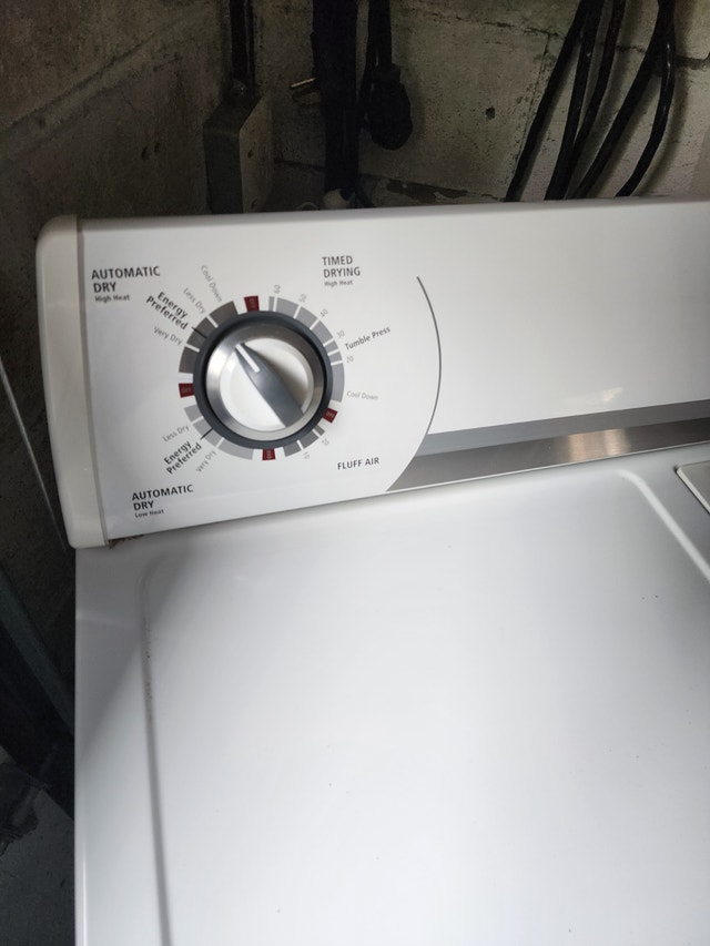 White Whirlpool Electric Clothes Dryer - photo 2