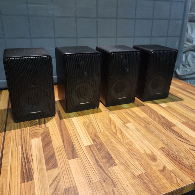 Realistic Minimus 7 Speakers - Made in Japan
