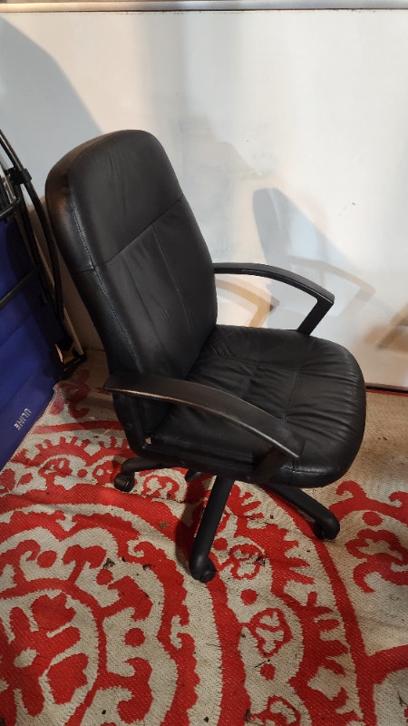 Black Leather-Like Rolling Office Chair - photo 2