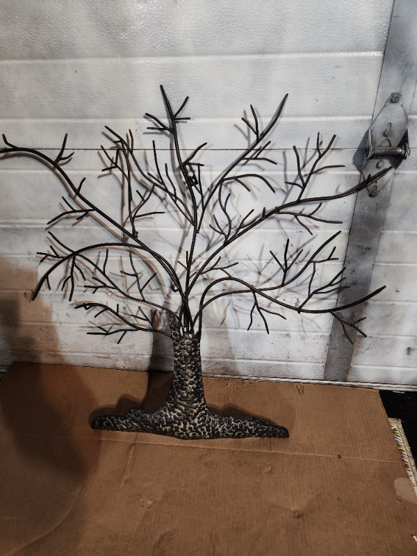 Metal Tree Hanger Holder 30 x 18