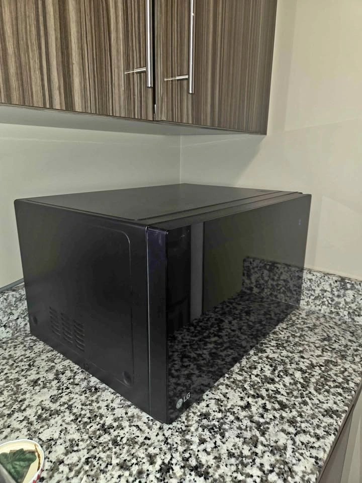LG NeoChef Microwave (Smart Inverter) – Sleek & Powerful!