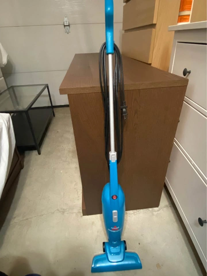 BISSELL Featherweight Lightweight Stick Vacuum - photo 2