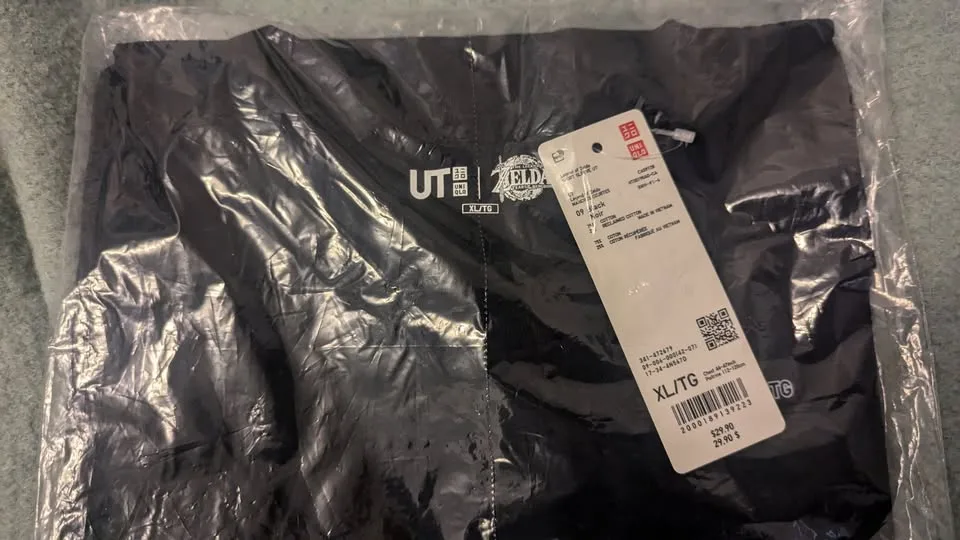New Size L/XL Uniqlo UT Legend of Zelda Black T-Shirt image indicator(2)