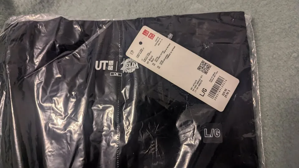 New Size L/XL Uniqlo UT Legend of Zelda Black T-Shirt image indicator(4)