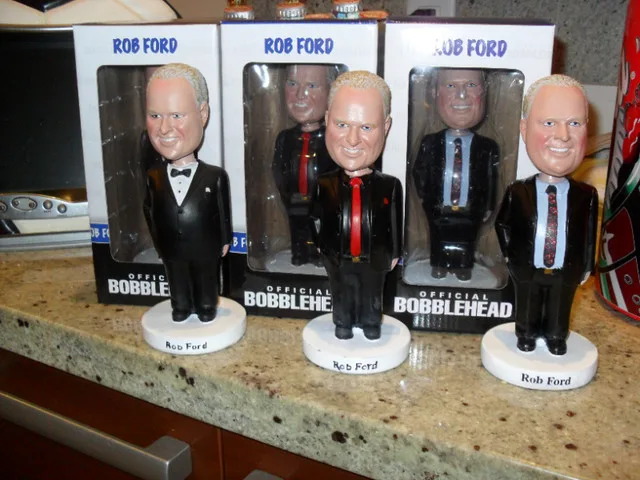 Lillihammer Olymp Framed Photos + Bobblehead image indicator(7)