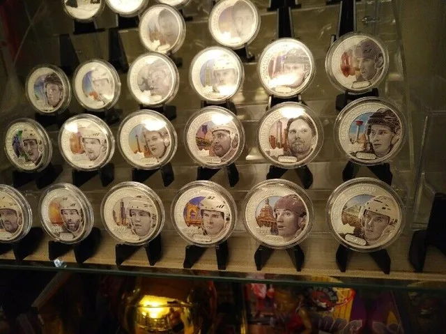 Raptors/Jays/Leafs Memorabilia - Signed Items & Bobbleheads image indicator(7)