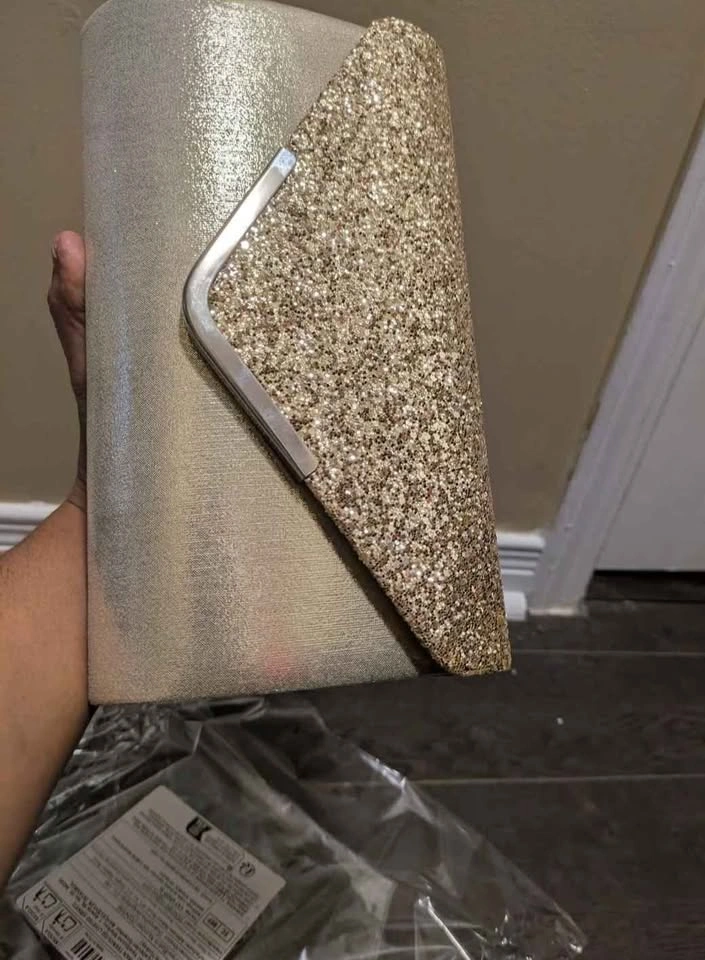 Brand new beautiful gold glitter and shiny party bag with jewelr - photo 4