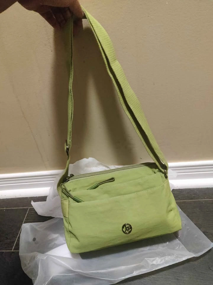 Brand new multiple compartments green color small handbag for wo - photo 5
