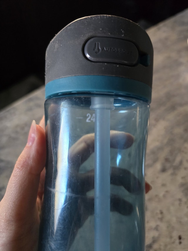 Contigo 24 oz water bottle