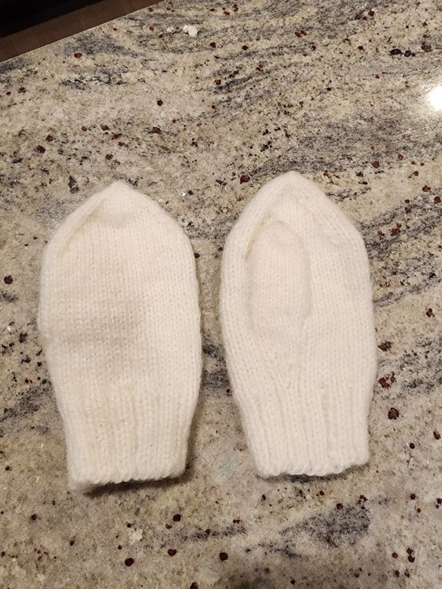 Kids to Adult Fit One Size Knit Gloves
