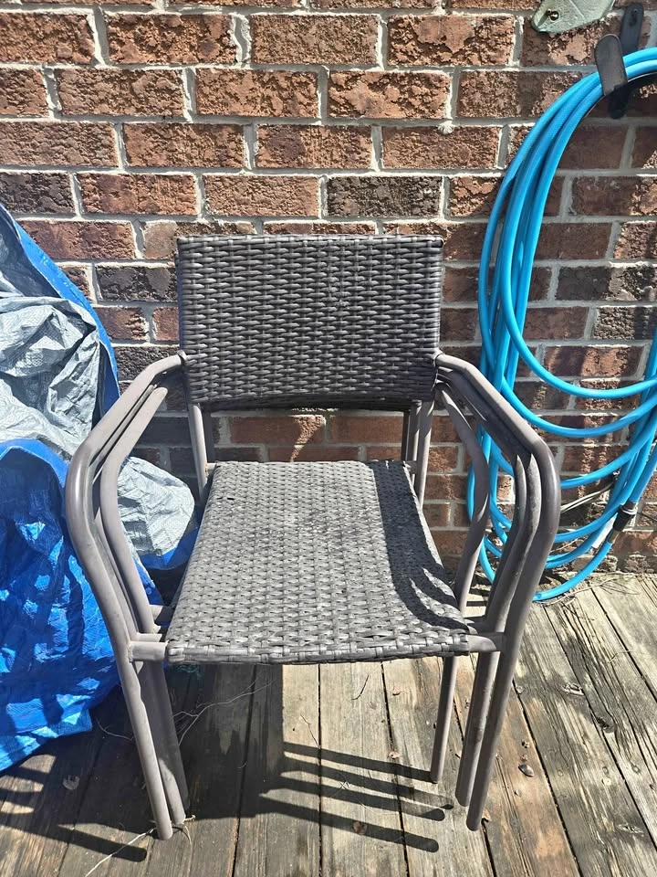 Outdoor Chairs (4 for $25)