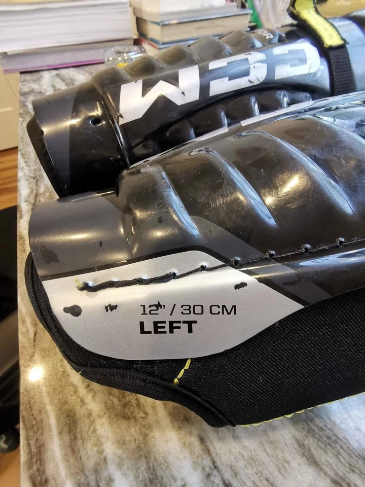 Hockey Equipment Set (Shoulder Pads, Elbow Pads, Shin Guards, Pa - photo 2
