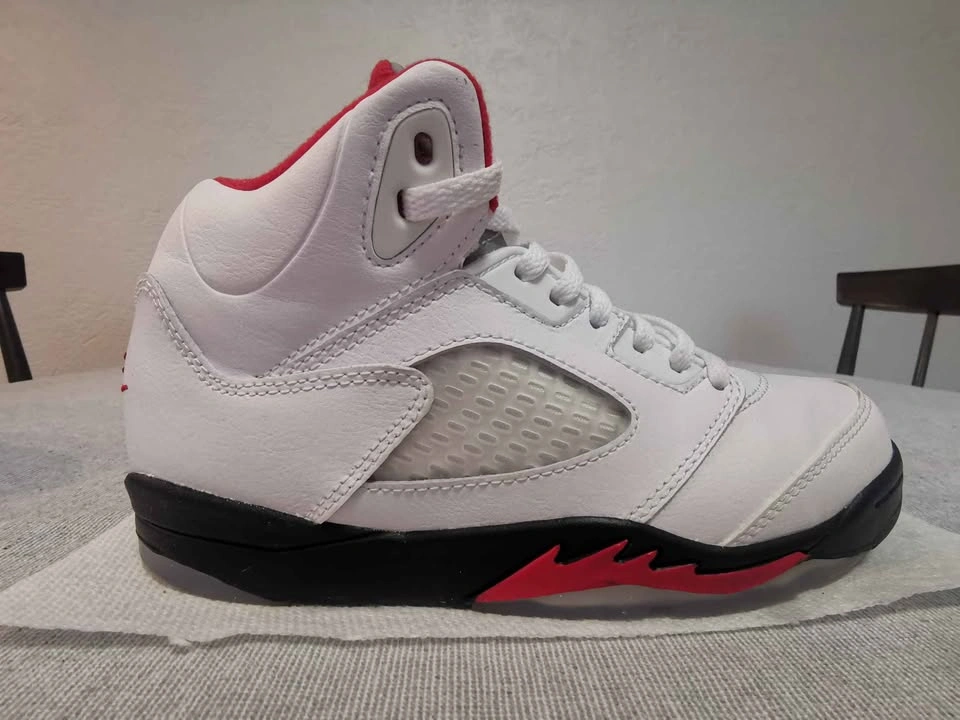 Air Jordan 5 Retro 'Fire Red' 2020 Size 3 Kids' Shoes - photo 3