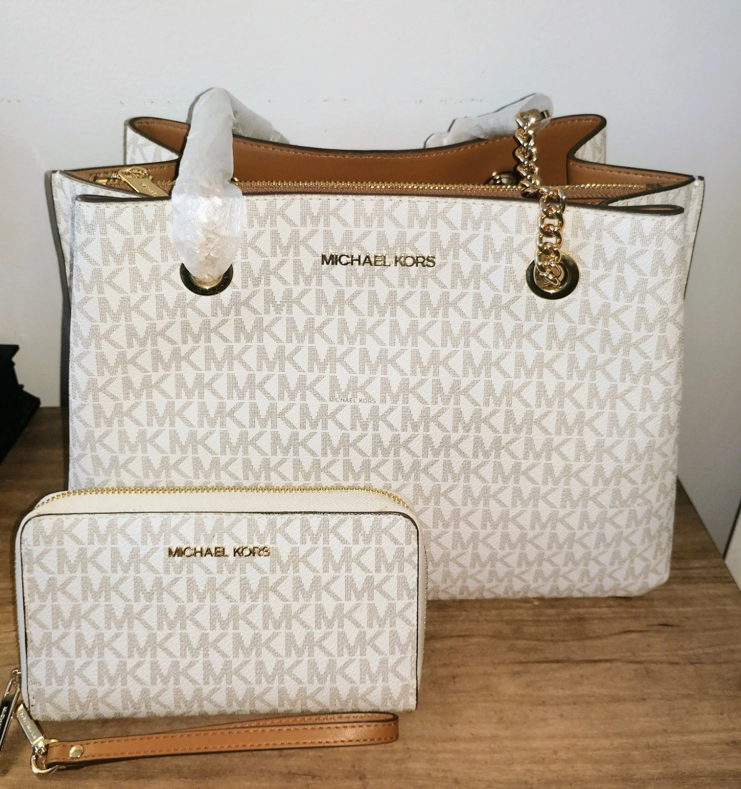 Michael Kors Logo Shoulder Bag White Beige Gold Chain