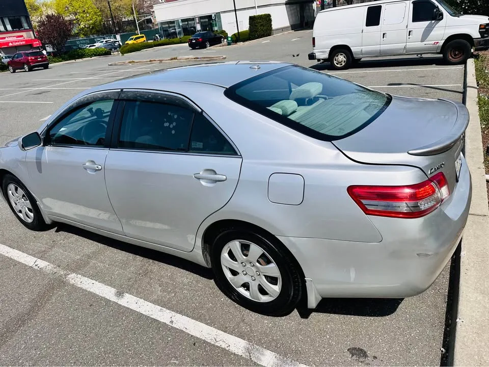 2010 Toyota Camry · LE Sedan 4D image indicator(6)