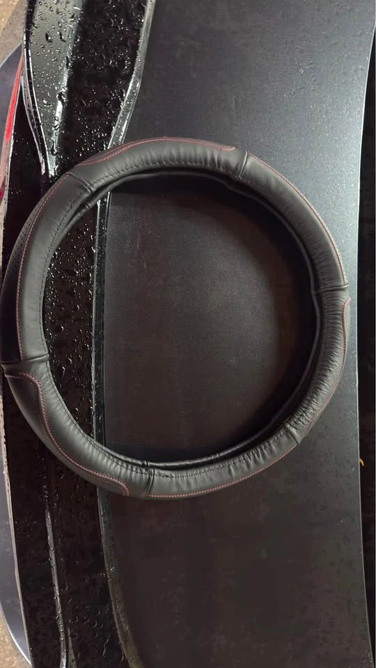 Steering wheel cover