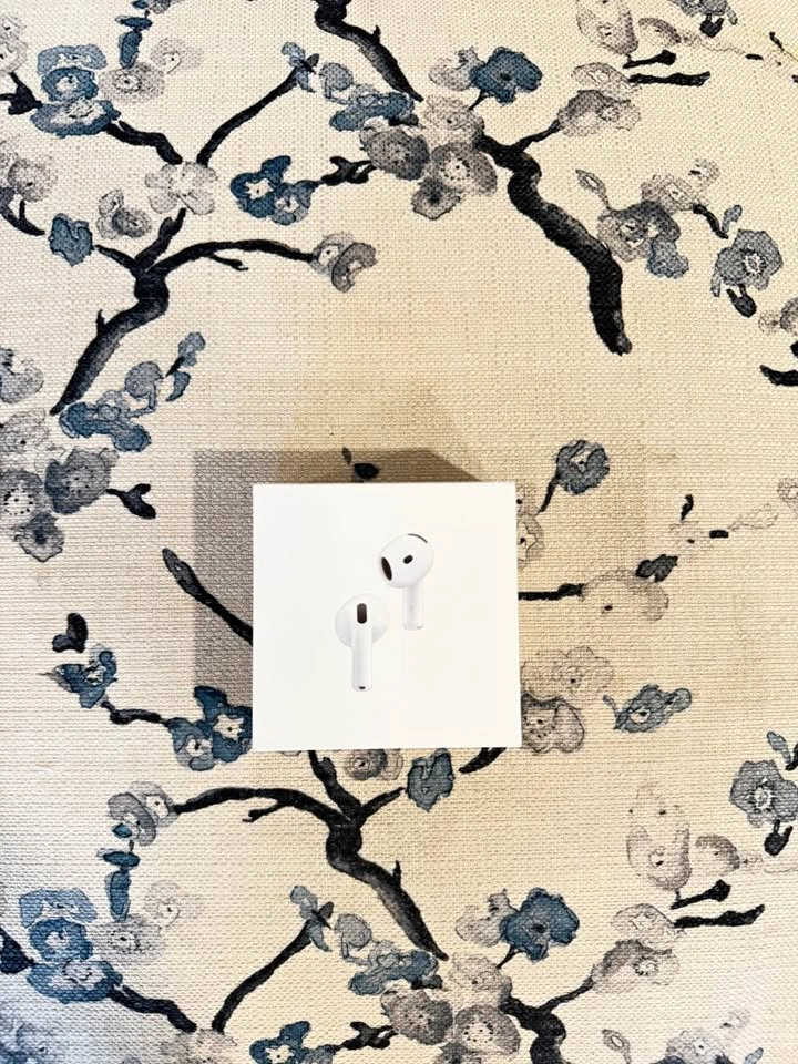 Apple AirPods 4 with Active Noise Cancellation