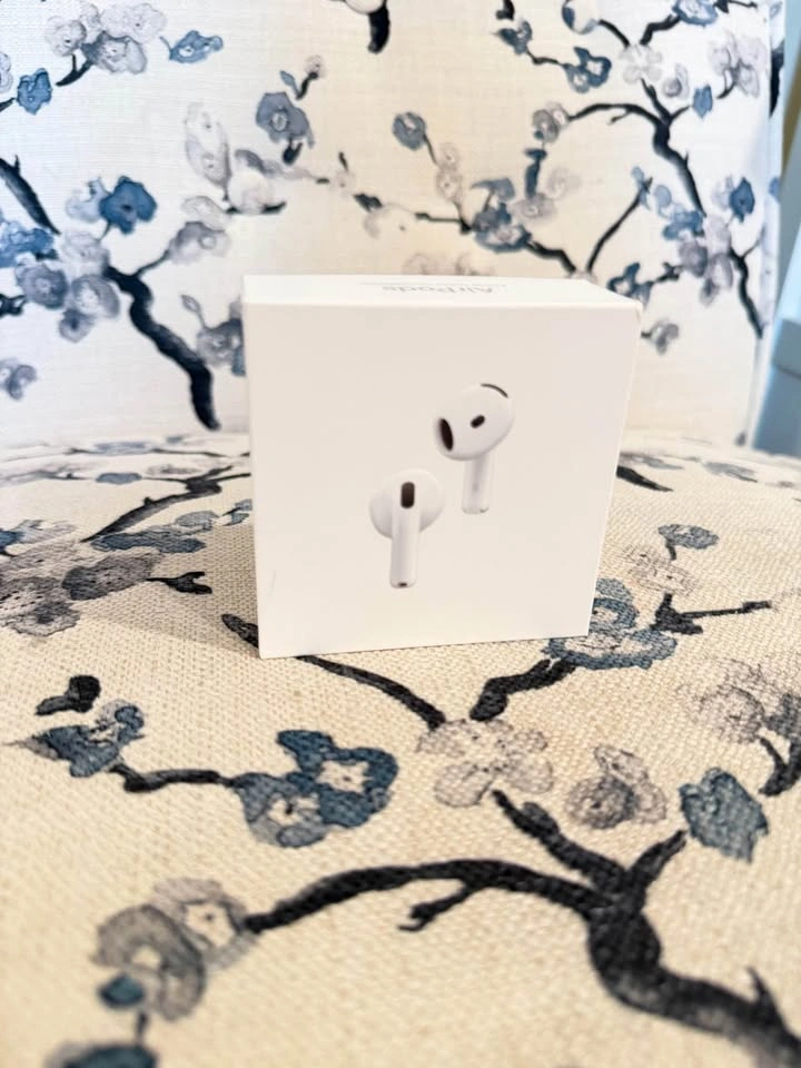 Apple AirPods 4 with Active Noise Cancellation - photo 2